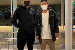 记者：武磊，蒋光太同机抵达东京与国足会合，助教佩普也已抵达