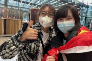 唐佳丽已经连夜乘坐航班飞抵北伦敦，回到热刺俱乐部报到