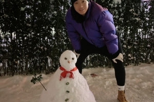 翟晓川微博晒照：上次堆雪人儿大概是20年前吧！