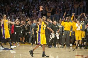 6年前的今天：科比退役之夜狂砍60分 深情演讲&ldquo;Mamba Out&rdquo;